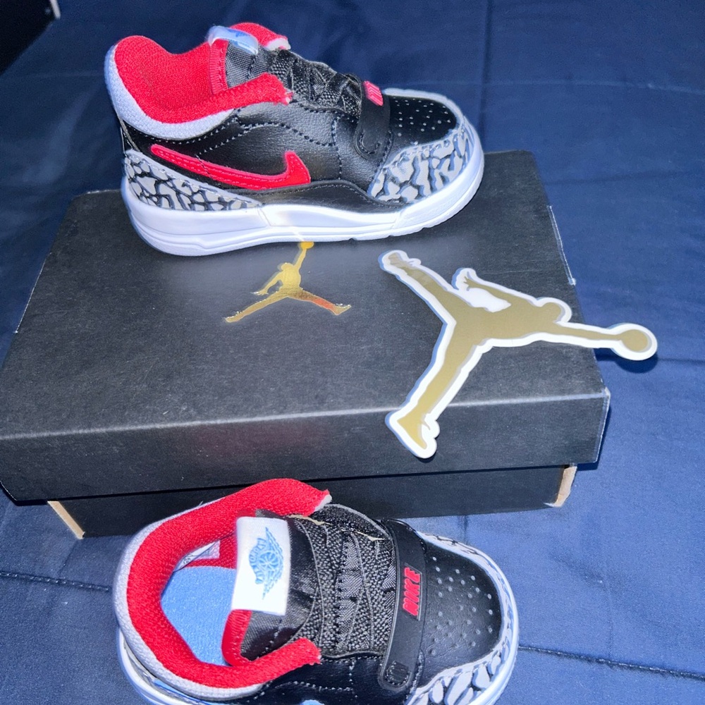 Jordan Legacy 312 low-court shoes for baby.